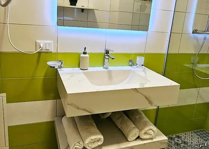 Center Easy_luxury * 地拉那